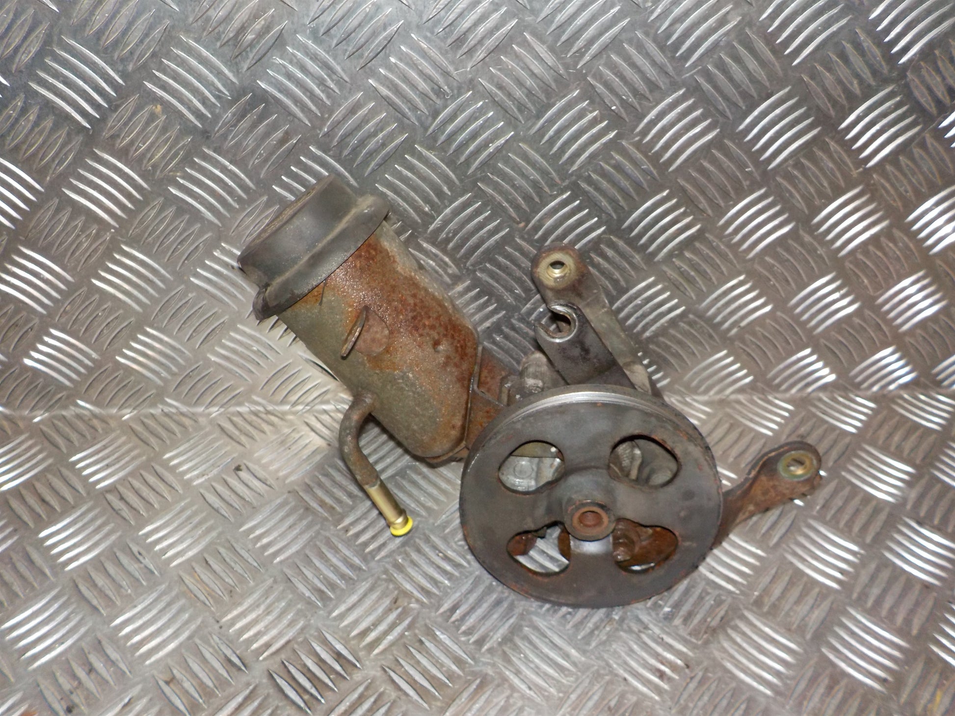 Toyota Yaris Jap. Servopumpe Med OEM Nr. 4431052160 Fra Toyota Ophugger