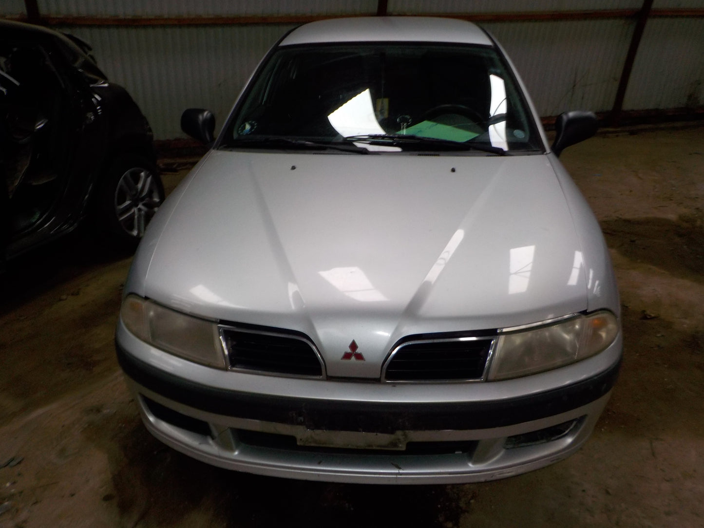 Mitsubishi Carisma Pluk-Selv-Bil Med OEM Nr. Ophugger Fra Mitsubishi Ophugger