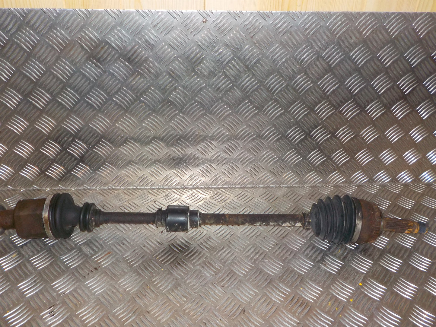 Mitsubishi Carisma Trækaksel For H Med OEM Nr. Ophugger Fra Mitsubishi Ophugger