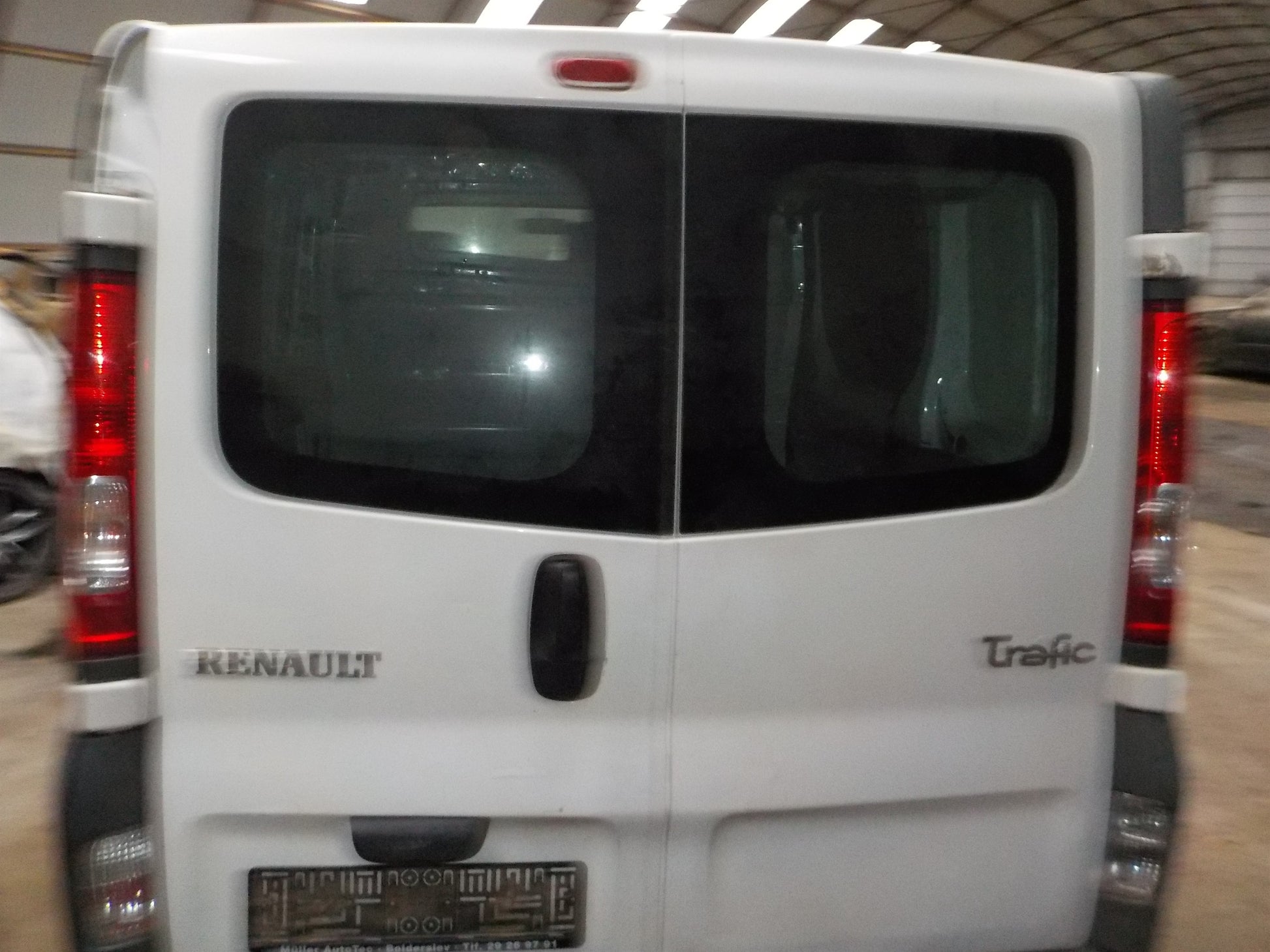 Renault Trafic 1 Pluk-Selv-Bil Med OEM Nr. Ophugger Fra Renault Ophugger