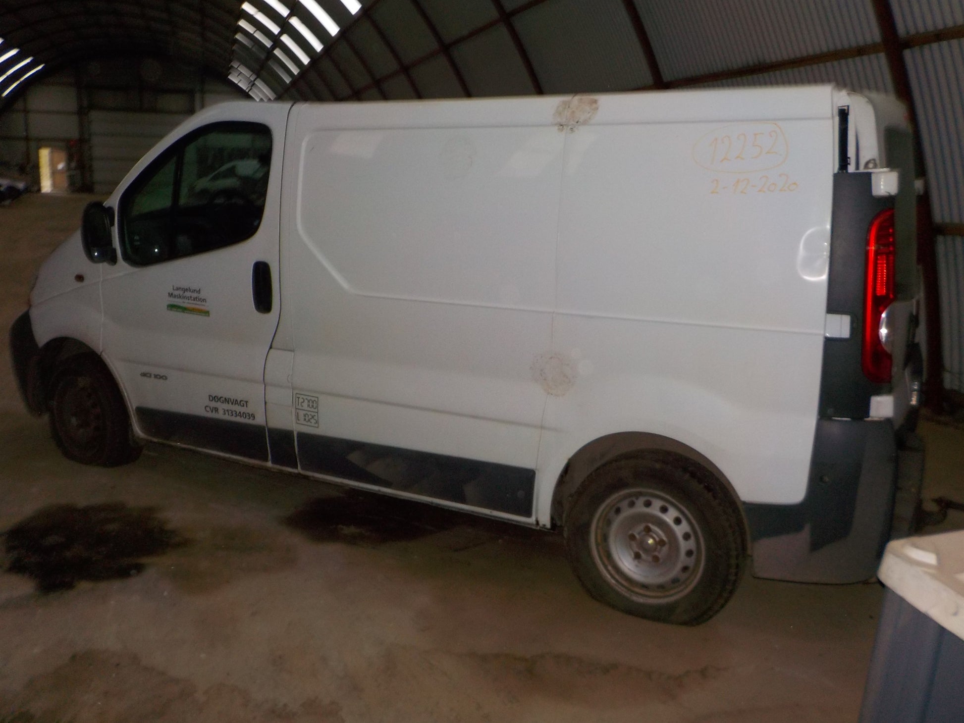 Renault Trafic 1 Pluk-Selv-Bil Med OEM Nr. Ophugger Fra Renault Ophugger