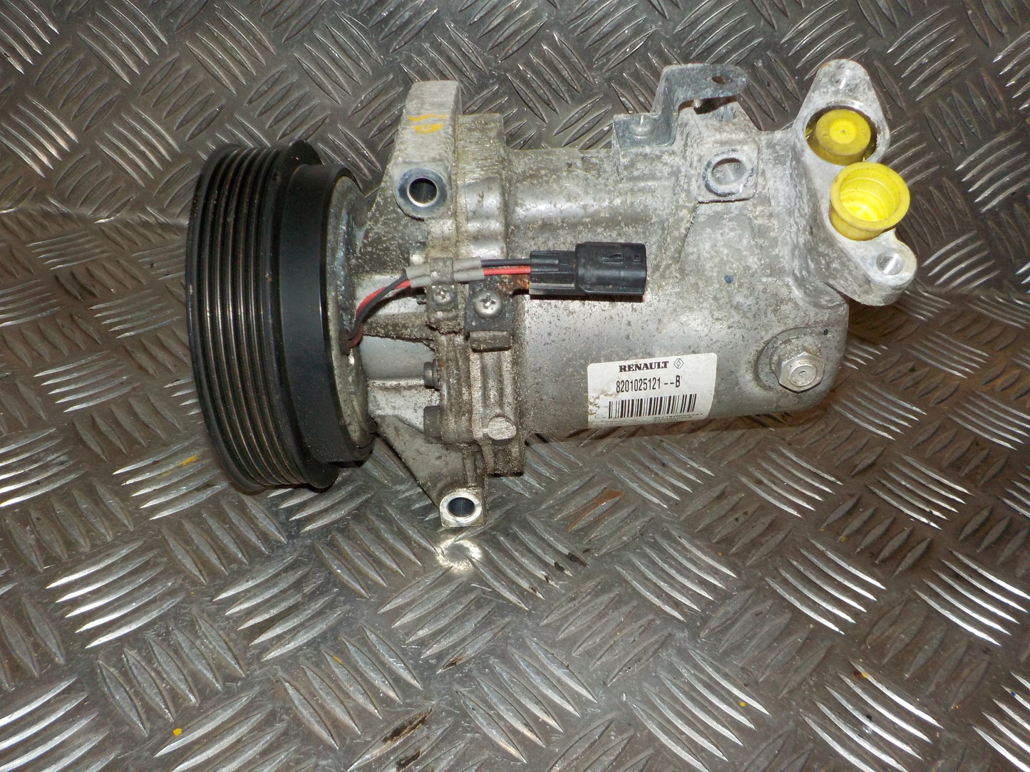 Dacia Dokker Aircondition Pumpe Med OEM Nr. 8201025121B Fra Dacia Ophugger