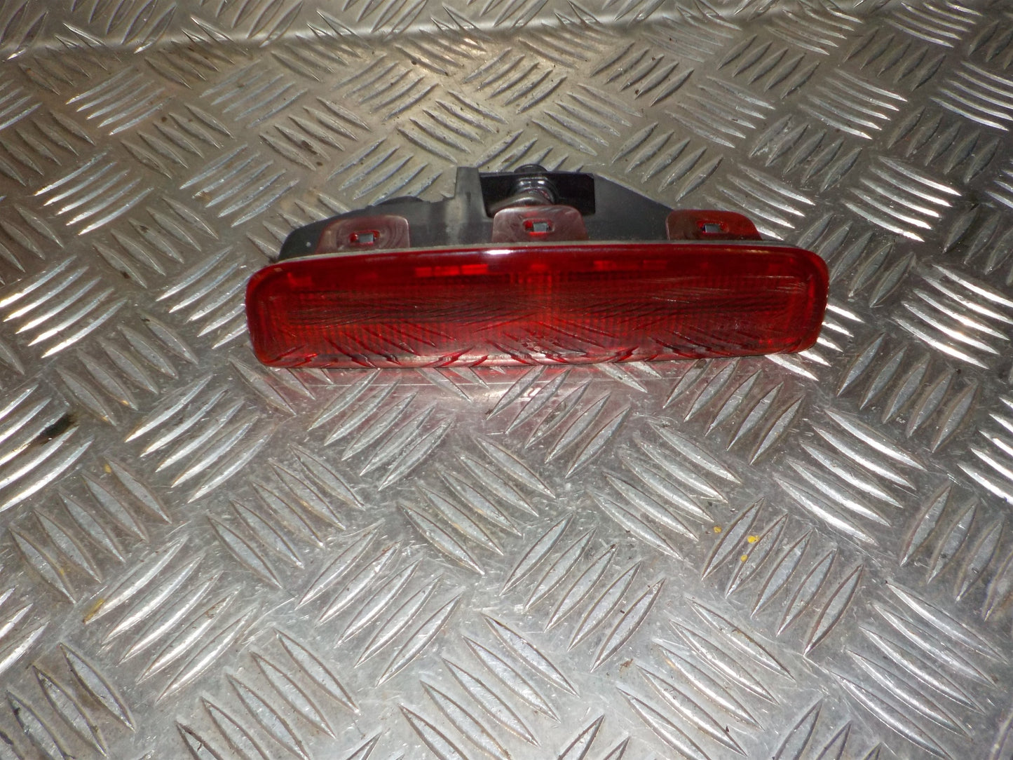 Dacia Dokker Bremselys Med OEM Nr. 8200690117 Fra Dacia Ophugger