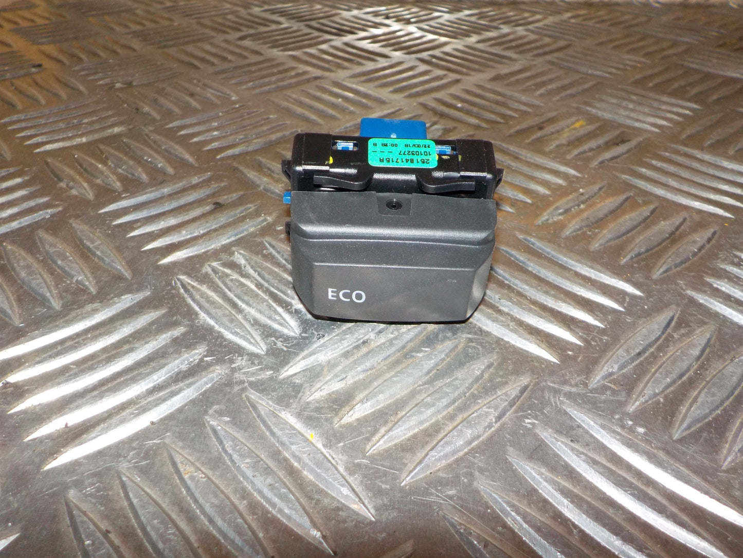 Dacia Dokker Kontakt Diverse Med OEM Nr. 251B4175R Fra Dacia Ophugger