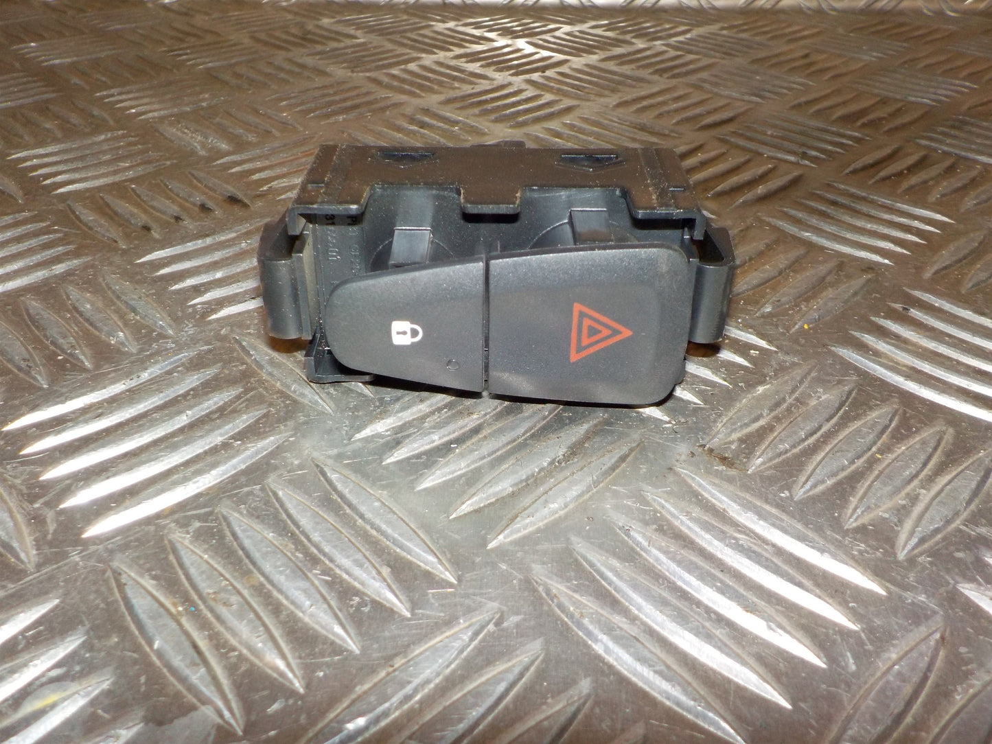 Dacia Dokker Kontakt Katastrofe Med OEM Nr. 252905668RB Fra Dacia Ophugger