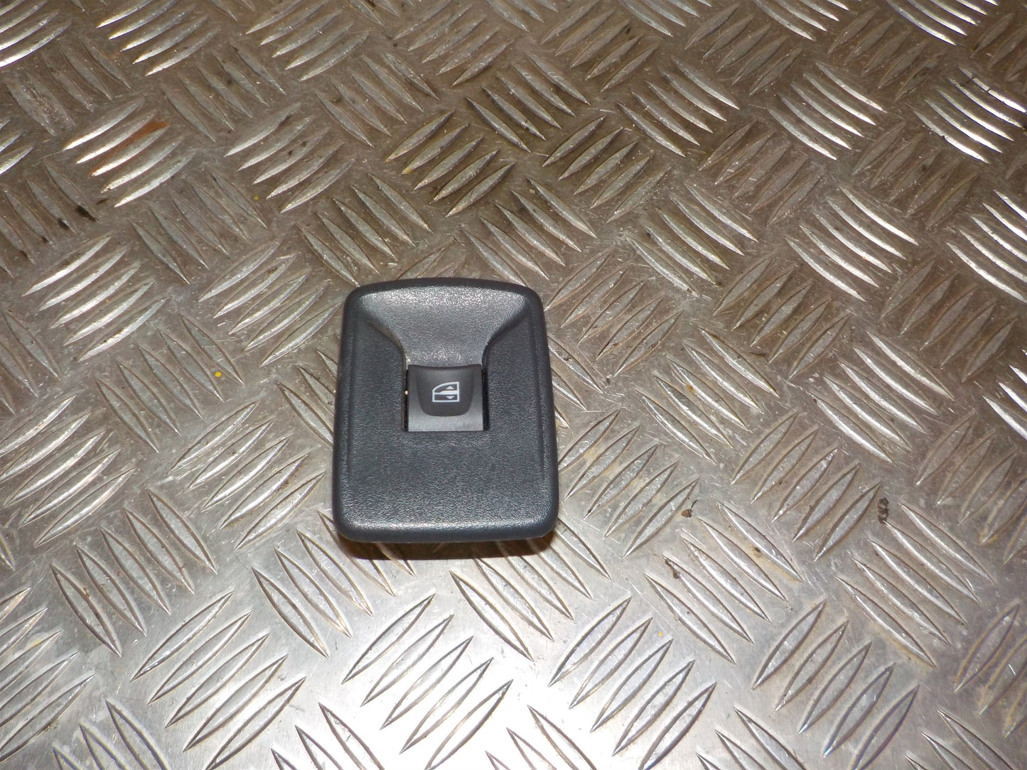 Dacia Dokker Kontakt Rudehejs Med OEM Nr. 254217475R Fra Dacia Ophugger