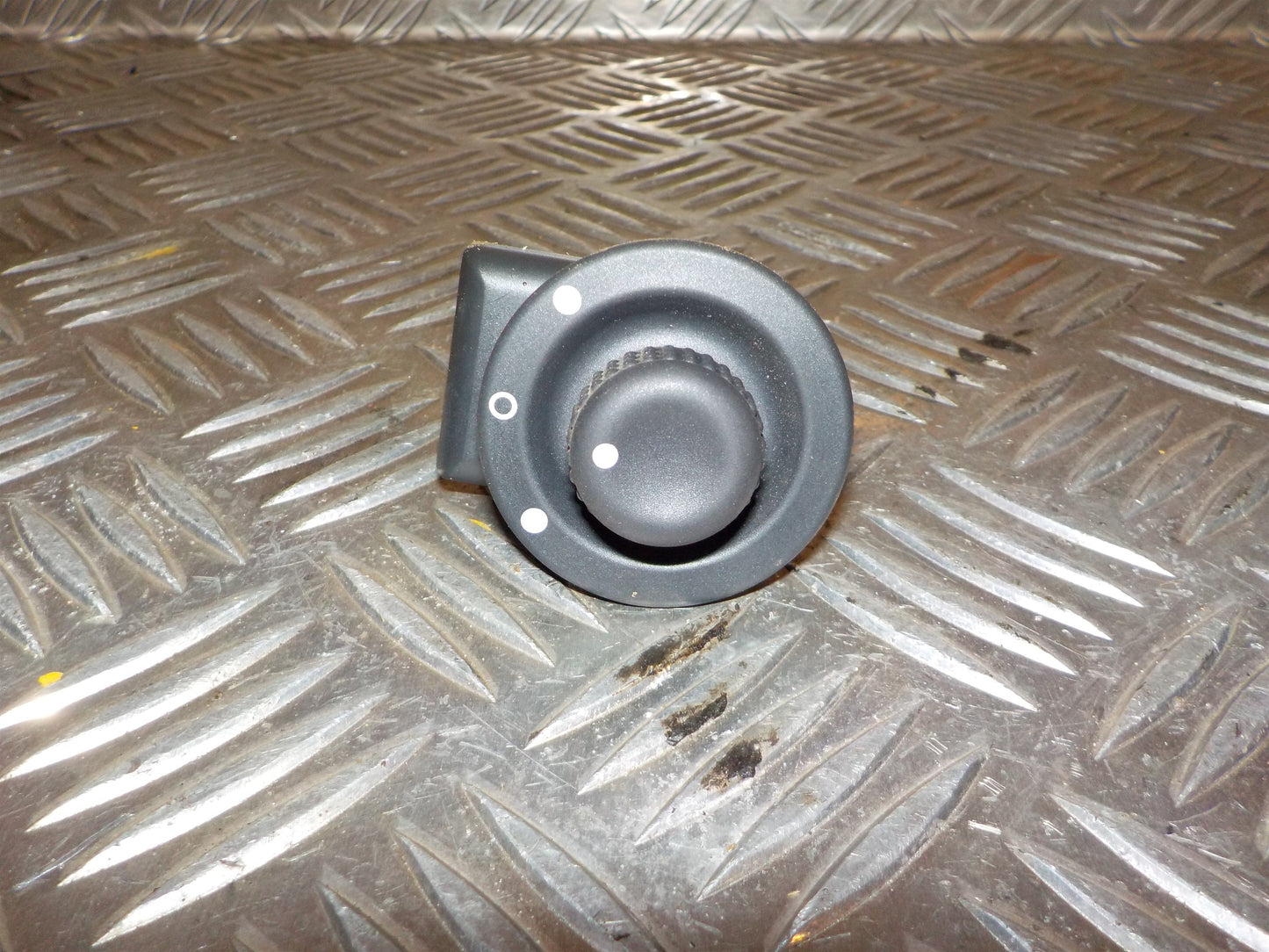 Dacia Dokker Kontakt Sidespejl Med OEM Nr. 255764649R Fra Dacia Ophugger