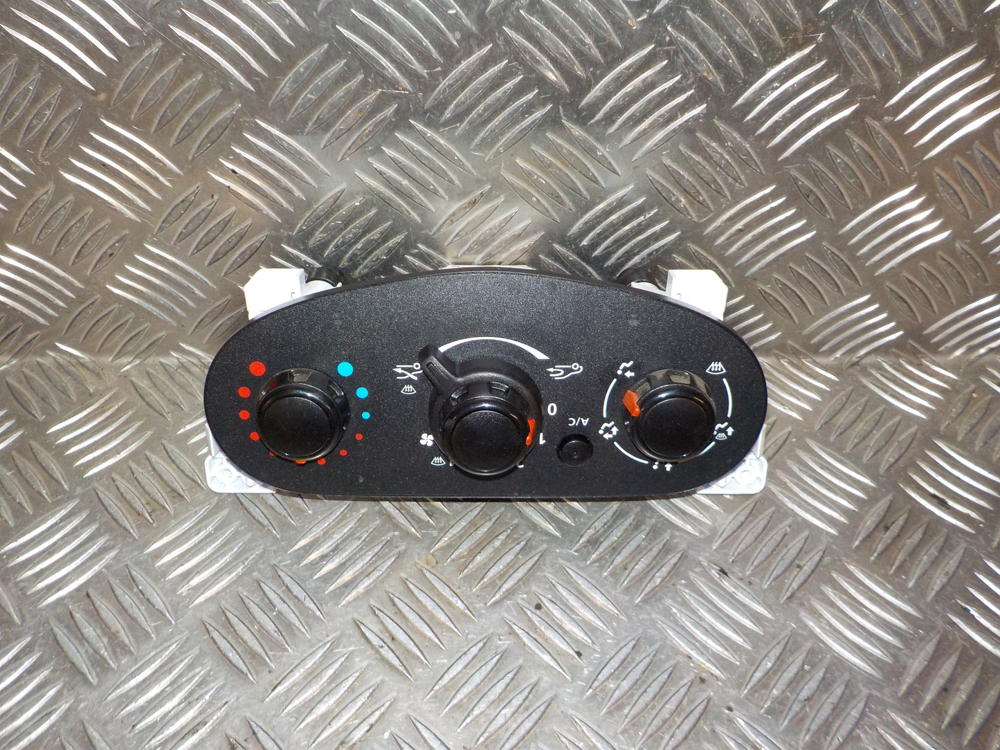 Dacia Dokker Varmeregulering Med OEM Nr. 5P3743000 Fra Dacia Ophugger