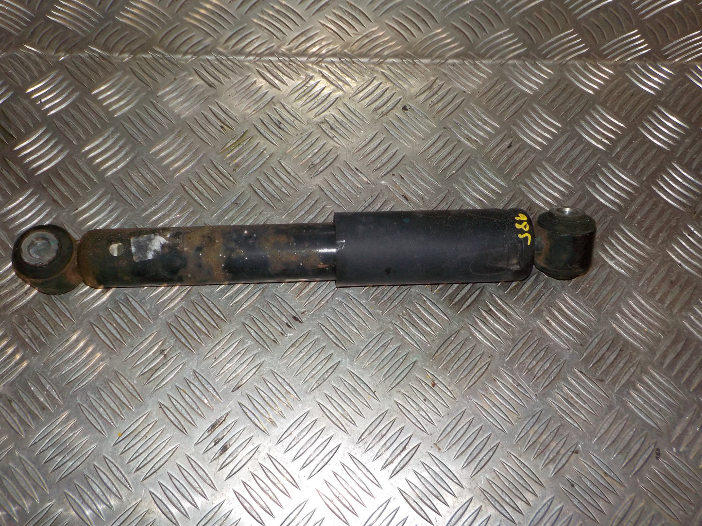 Dacia Dokker Støddæmper Bag Med OEM Nr. 8200540754 Fra Dacia Ophugger