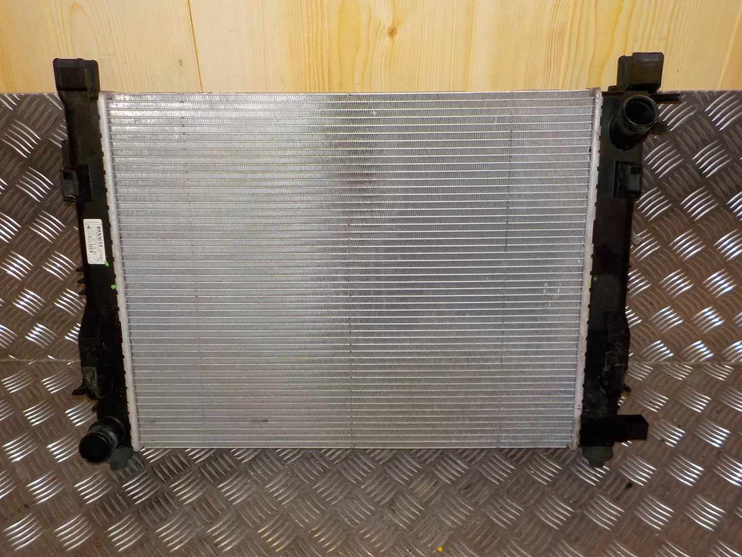 Dacia Dokker Køler Med OEM Nr. 214106630R Fra Dacia Ophugger