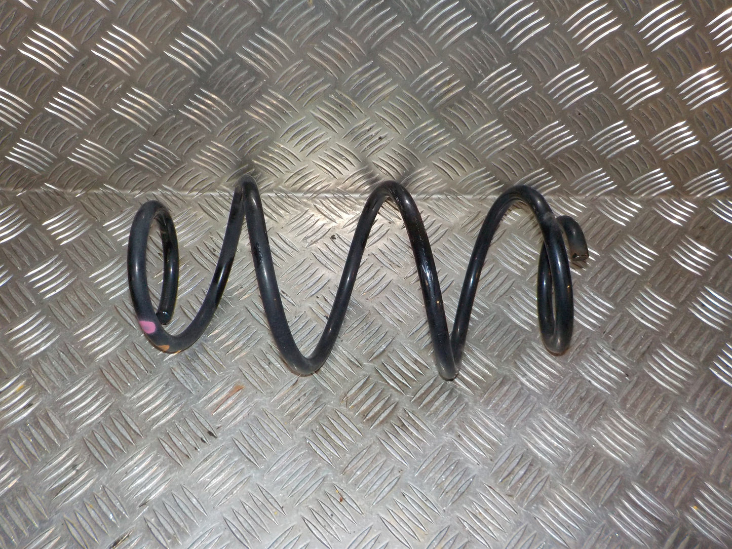 Dacia Dokker Bagfjeder Spiral Med OEM Nr. 550207529R Fra Dacia Ophugger