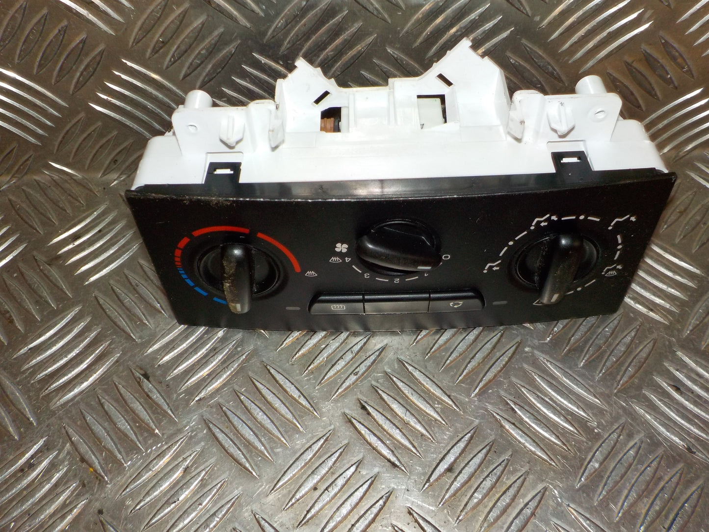 Peugeot Expert Varmeregulering Med OEM Nr. 6451XN Fra Peugeot Ophugger