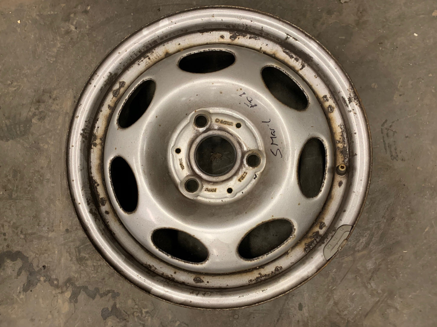 Smart Fortwo W451 Fælg Med OEM Nr. Ophugger Fra Smart Ophugger