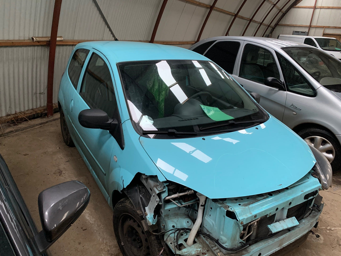 Renault Twingo 2 Pluk-Selv-Bil Med OEM Nr. Ophugger Fra Renault Ophugger