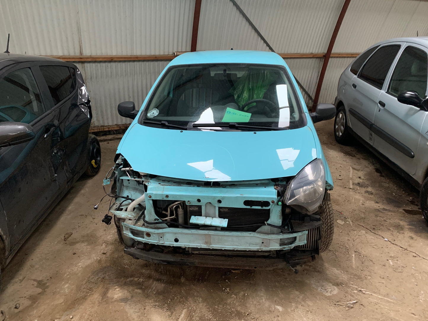 Renault Twingo 2 Pluk-Selv-Bil Med OEM Nr. Ophugger Fra Renault Ophugger
