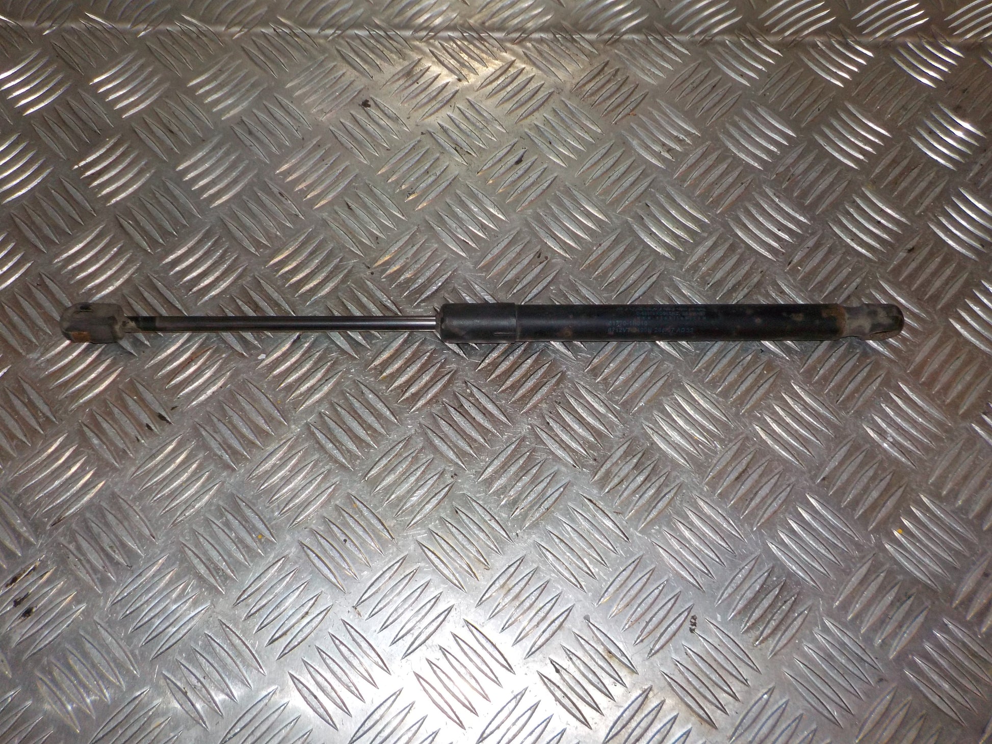 Kia Ceed Bagklapsdæmper Med OEM Nr. 817701H010 Fra Kia Ophugger