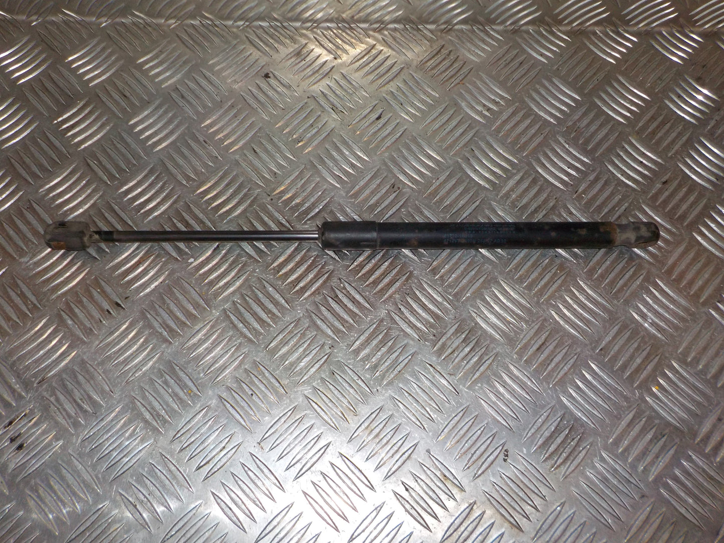 Kia Ceed Bagklapsdæmper Med OEM Nr. 817701H010 Fra Kia Ophugger