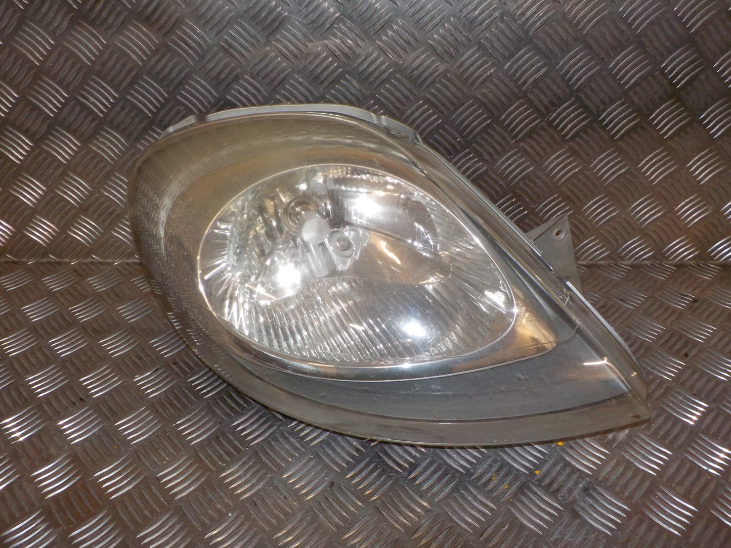 Renault Trafic 1 Forlygte Med OEM Nr. 7700311372 Fra Renault Ophugger