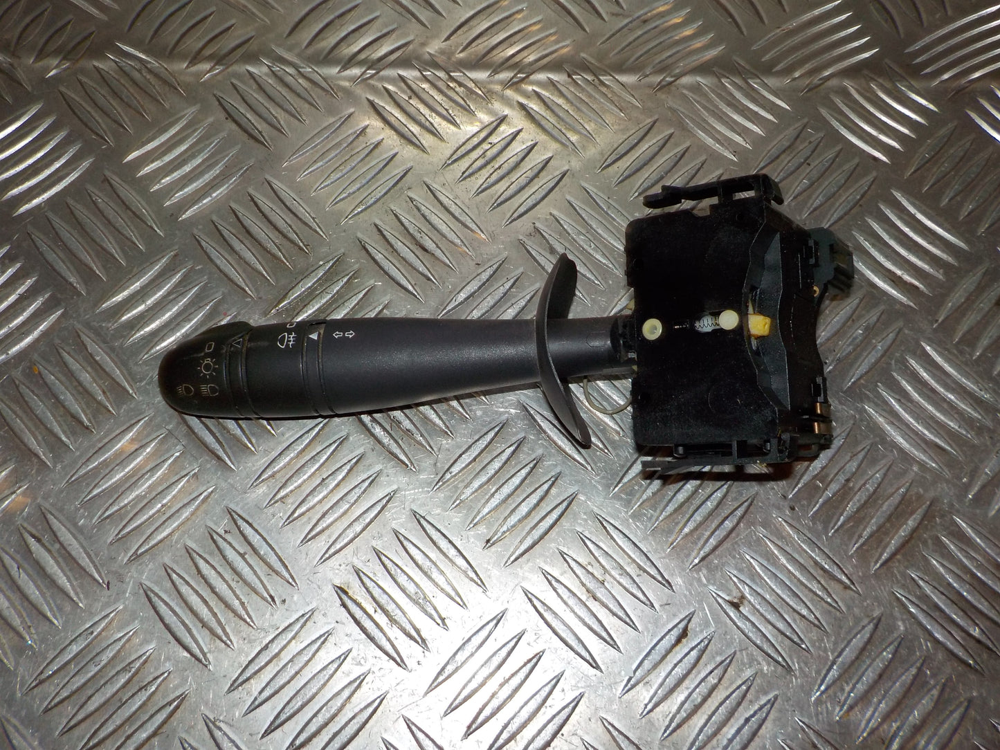 Renault Trafic 1 Kontakt Blink Med OEM Nr. Ophugger Fra Renault Ophugger