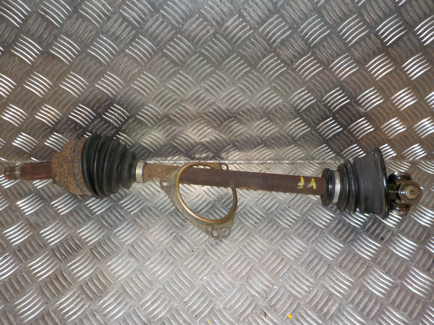 Renault Trafic 1 Trækaksel For V Med OEM Nr. 8200069147 Fra Renault Ophugger