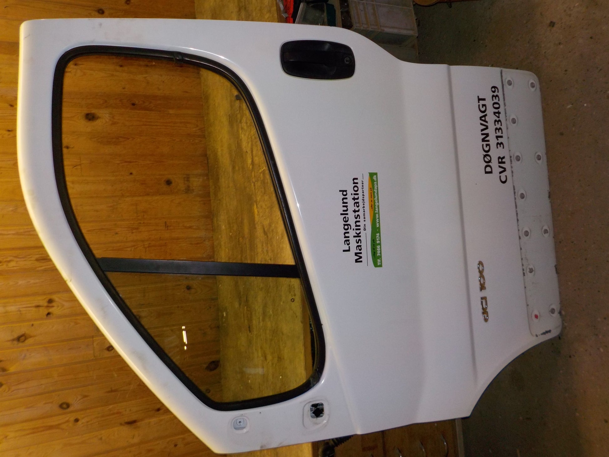 Renault Trafic 1 Dør V 2 Dørs Med OEM Nr. 7751472214 Fra Renault Ophugger