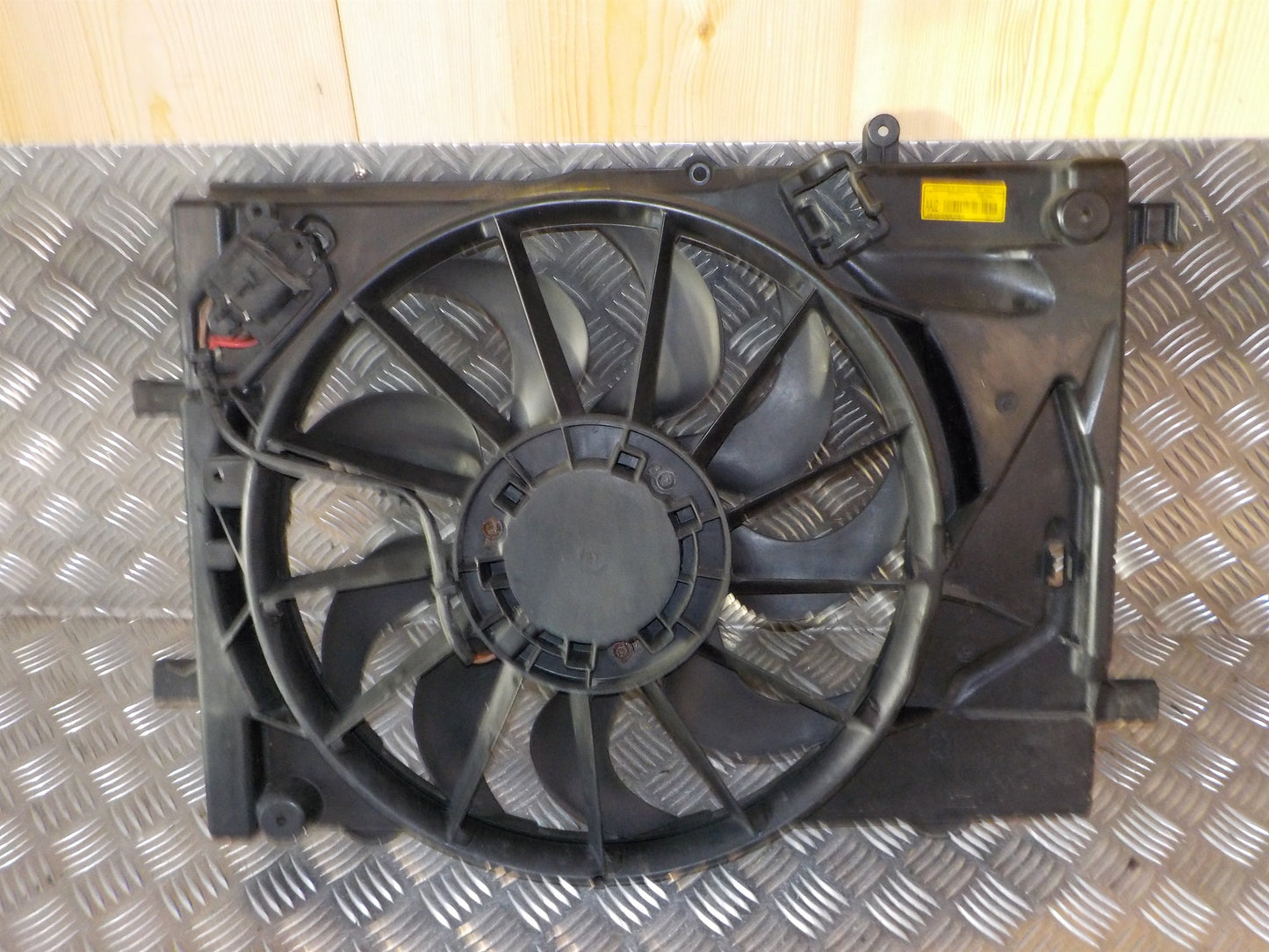 Chevrolet Aveo Kølerblæser El Med OEM Nr. 622873 Fra Chevrolet Ophugger