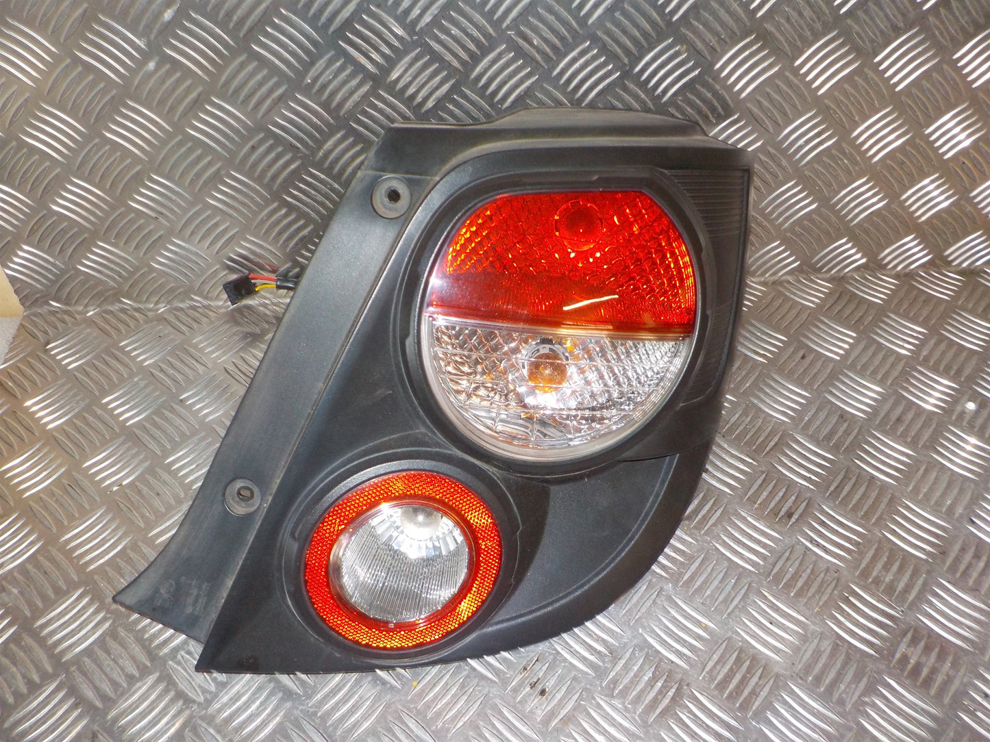 Chevrolet Aveo Baglygte Med OEM Nr. Ophugger Fra Chevrolet Ophugger