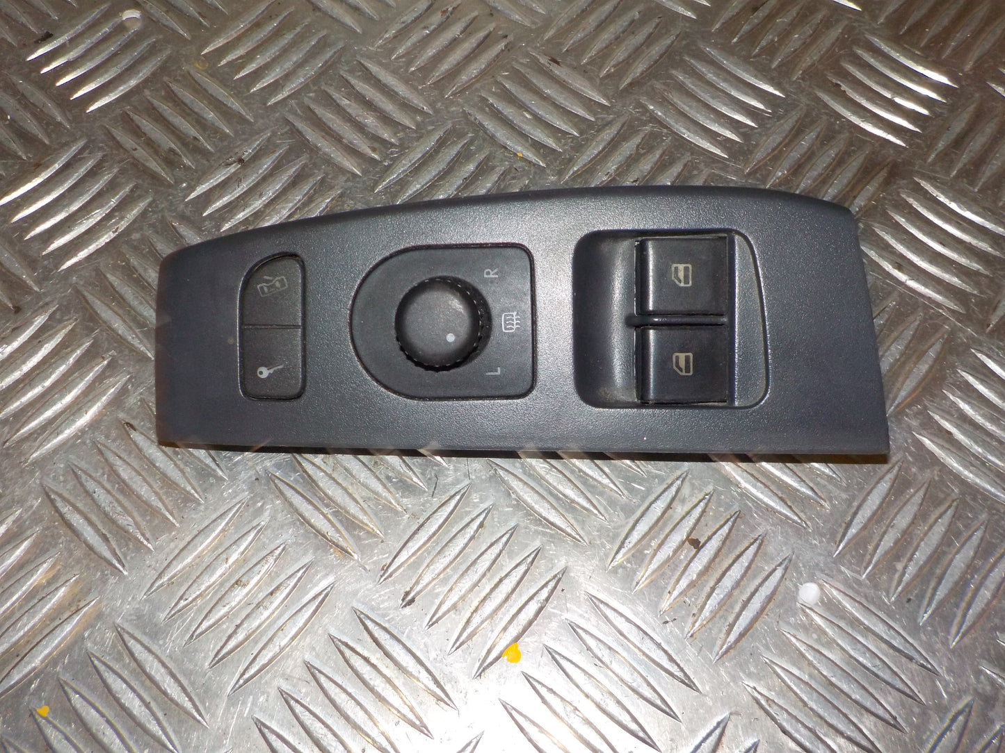 VW Fox 5Z Kontakt Rudehejs Med OEM Nr. 6Q0959858 Fra VW Ophugger