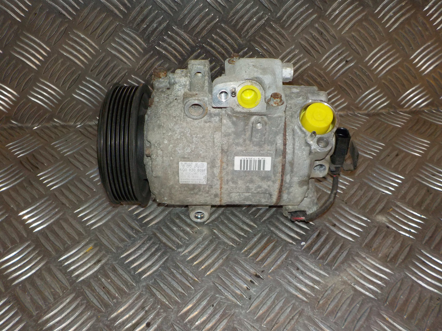 VW Polo 6R Aircondition Pumpe Med OEM Nr. 6Q0820808F Fra VW Ophugger