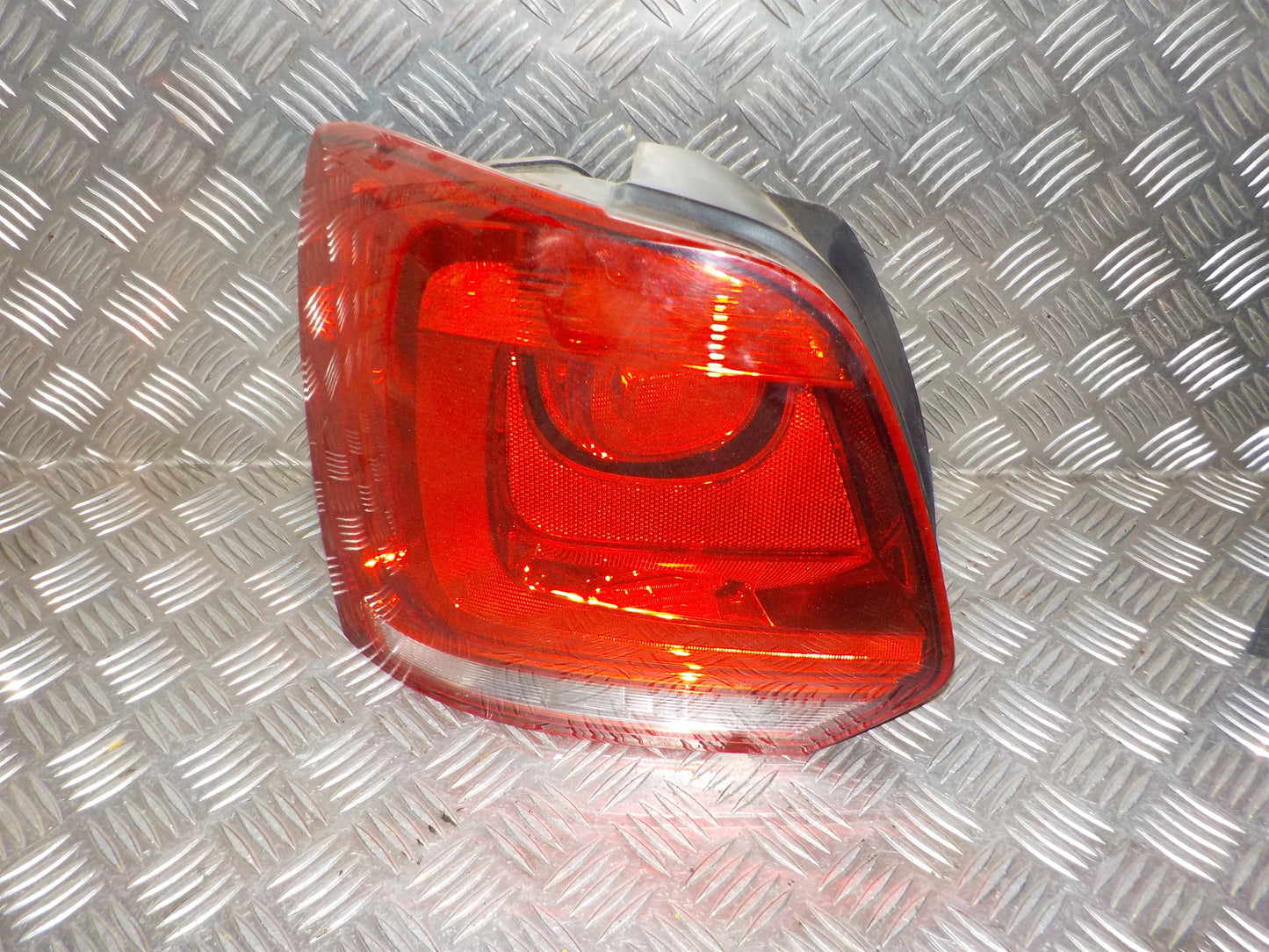 VW Polo 6R Baglygte Med OEM Nr. 6R0945095N Fra VW Ophugger