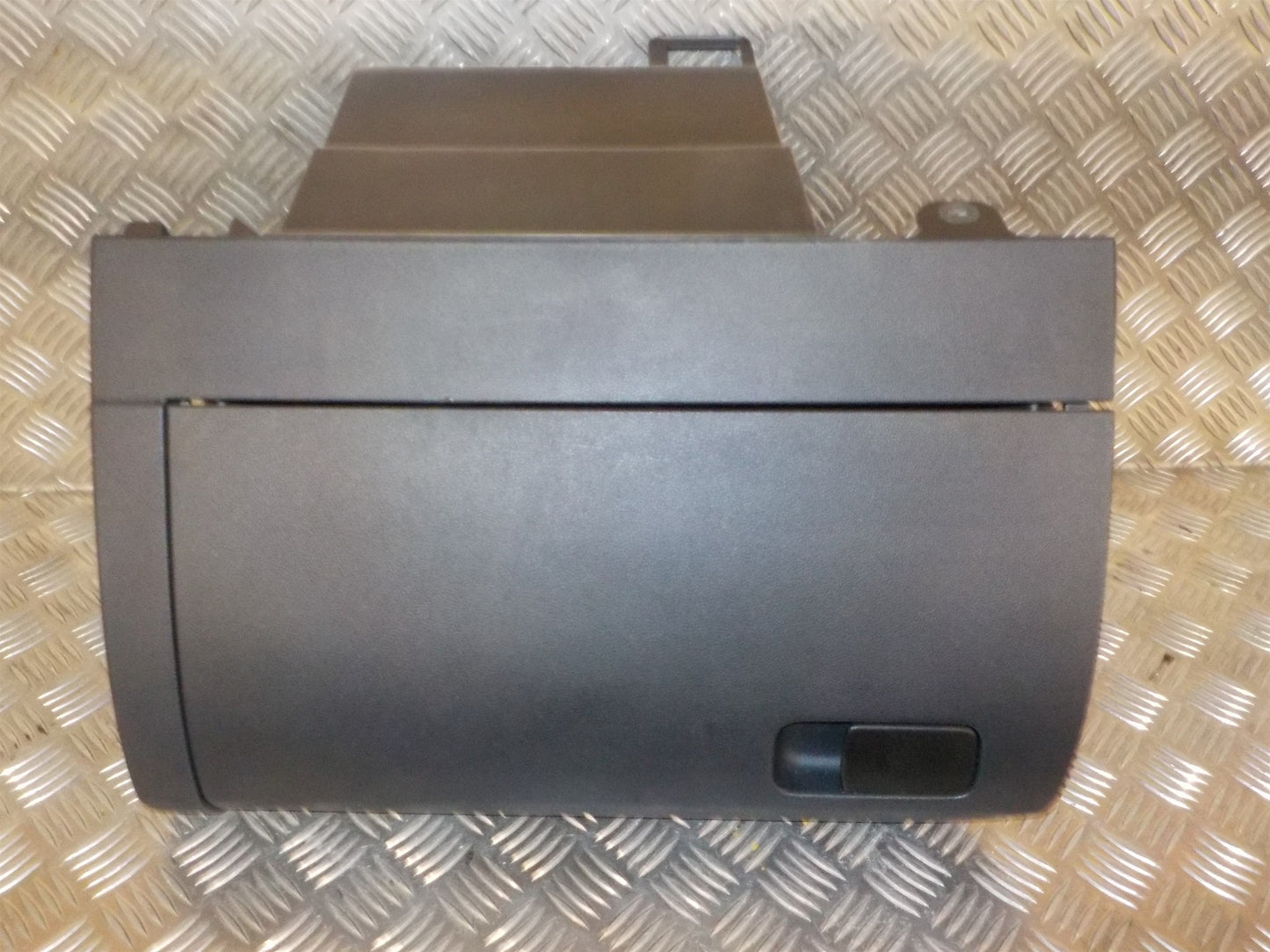 VW Polo 6R Handskerum Med OEM Nr. 6R1857101L82V Fra VW Ophugger