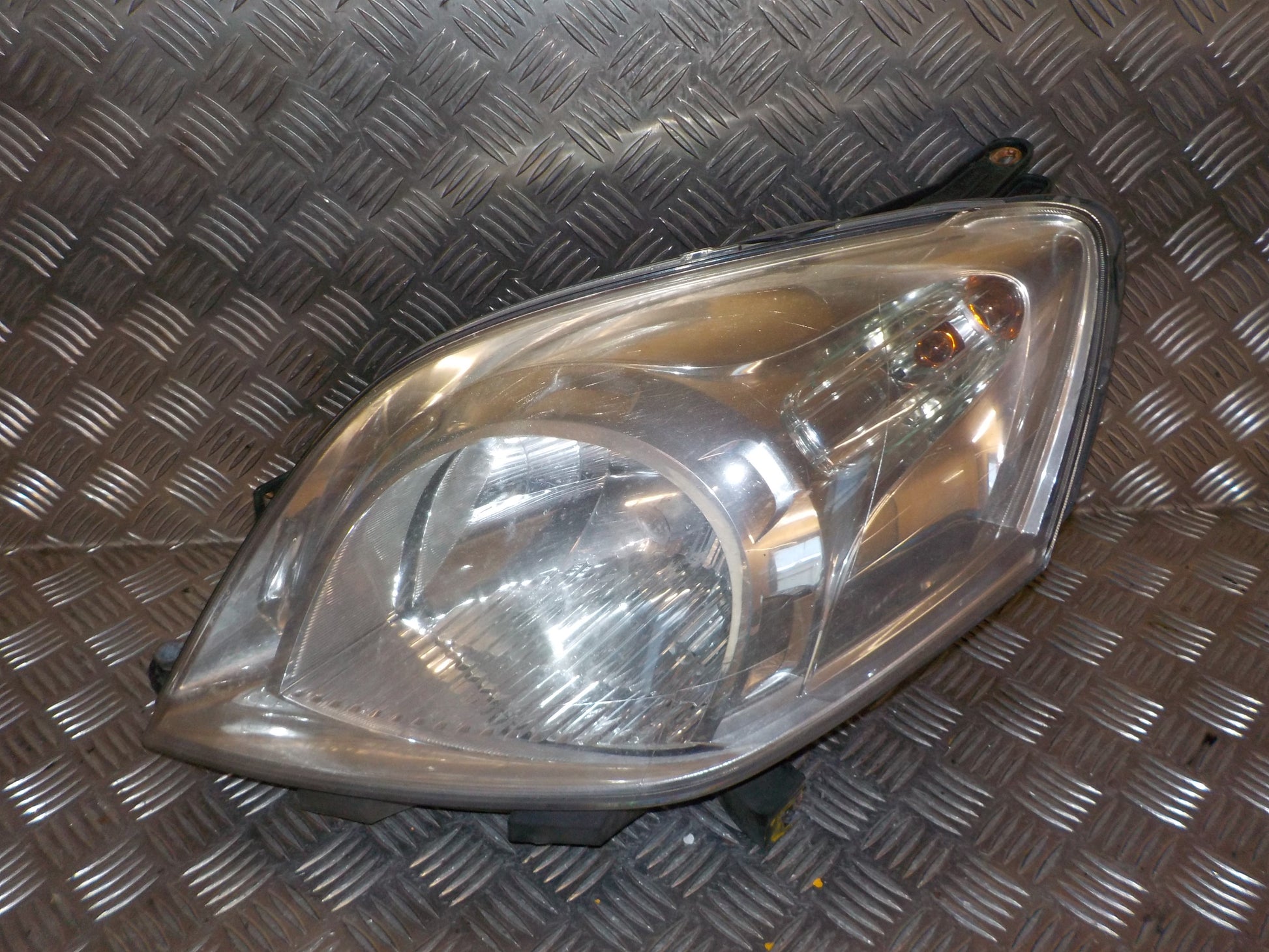 Peugeot Bipper Forlygte Med OEM Nr. 6205AZ Fra Peugeot Ophugger
