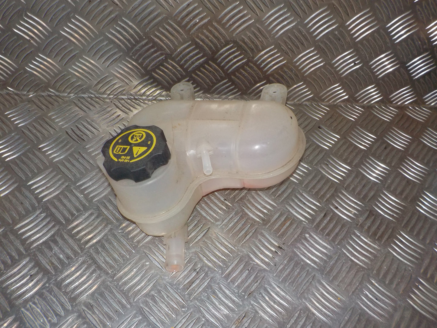 Opel Karl Ekspansionsbehold Med OEM Nr. 94511521 Fra Opel Ophugger