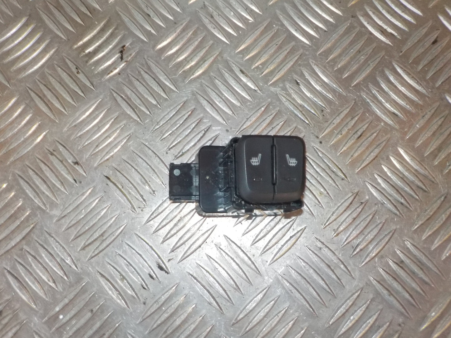 Opel Karl Kontakt Sædevarme Med OEM Nr. 95375467 Fra Opel Ophugger