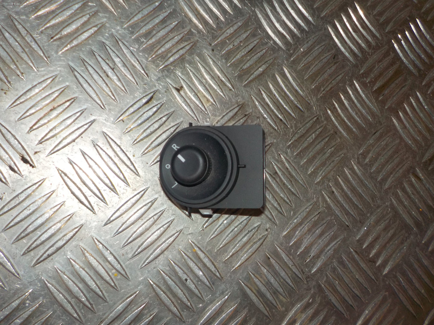 Opel Karl Kontakt Sidespejl Med OEM Nr. 953220440 Fra Opel Ophugger