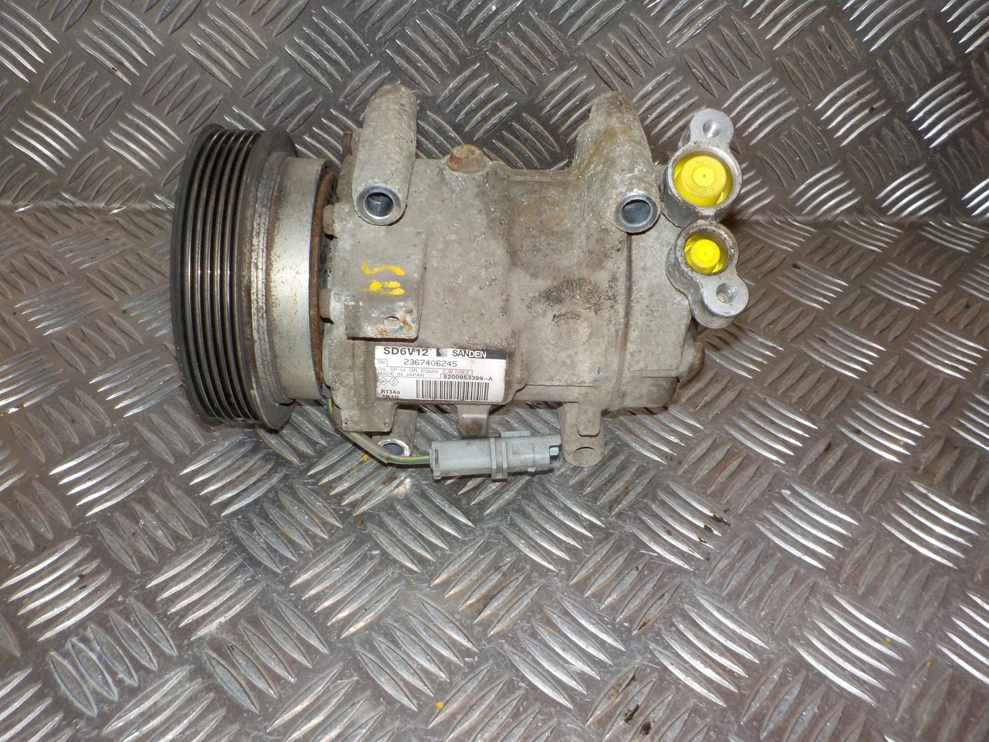 Renault Twingo 2 Aircondition Pumpe Med OEM Nr. 2367406245 Fra Renault Ophugger