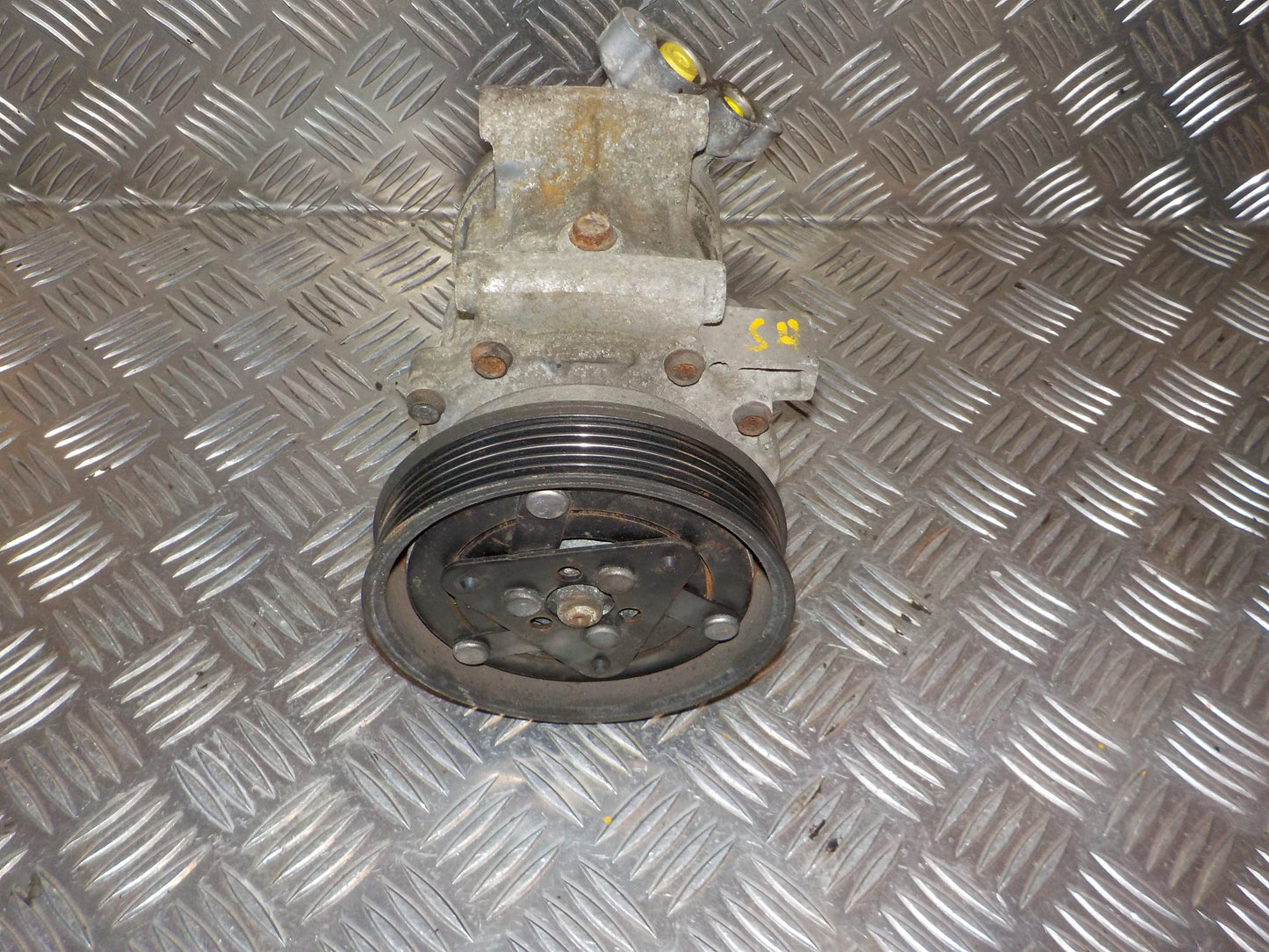 Renault Twingo 2 Aircondition Pumpe Med OEM Nr. 2367406245 Fra Renault Ophugger