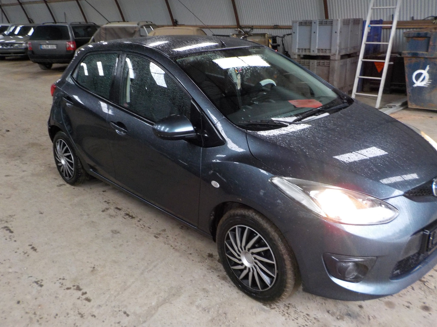 Mazda 2 DE Pluk-Selv-Bil Med OEM Nr. Ophugger Fra Mazda Ophugger