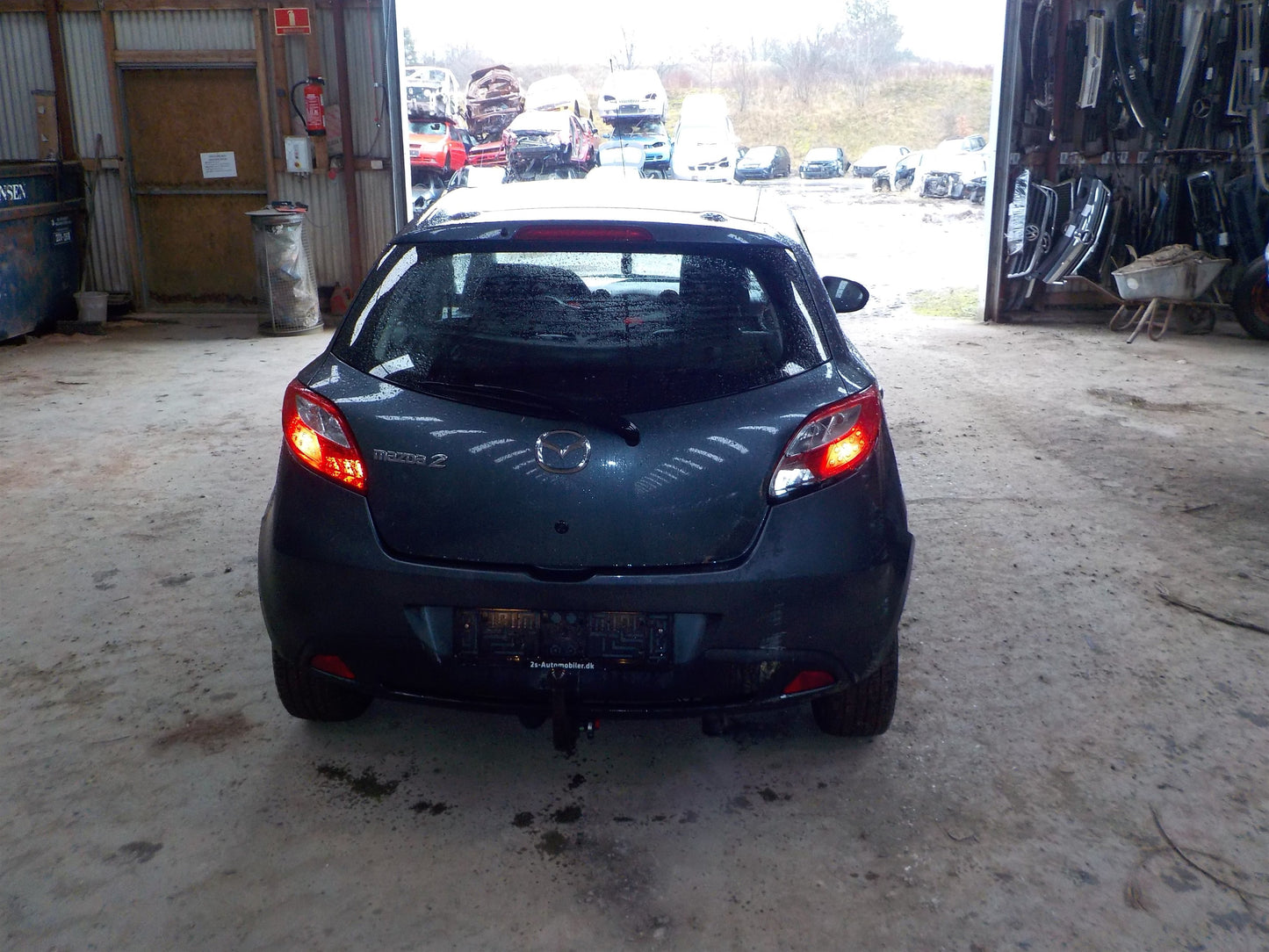Mazda 2 DE Pluk-Selv-Bil Med OEM Nr. Ophugger Fra Mazda Ophugger