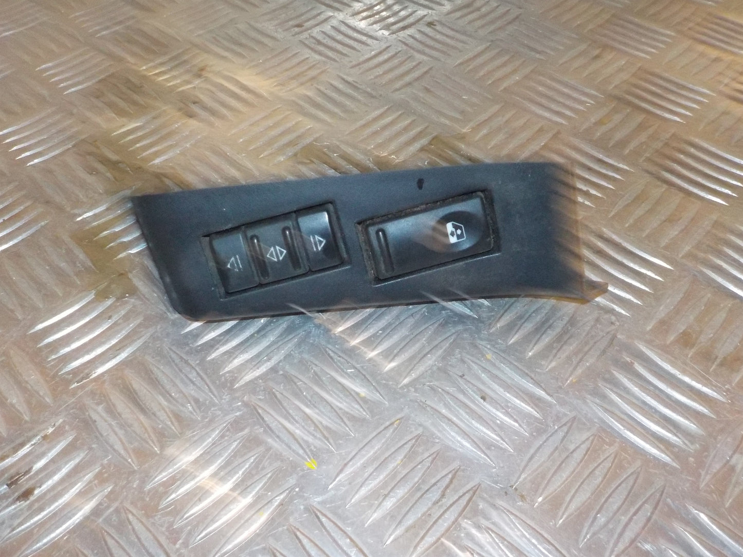 Renault Master Kontakt Rudehejs Med OEM Nr. Ophugger Fra Renault Ophugger