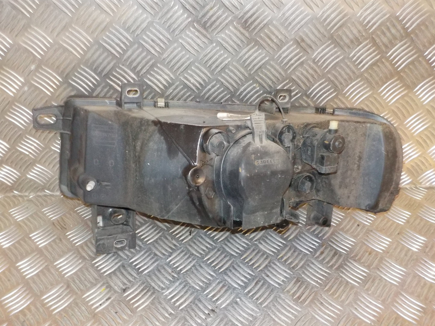 Renault Master Forlygte Med OEM Nr. 7701044520 Fra Renault Ophugger
