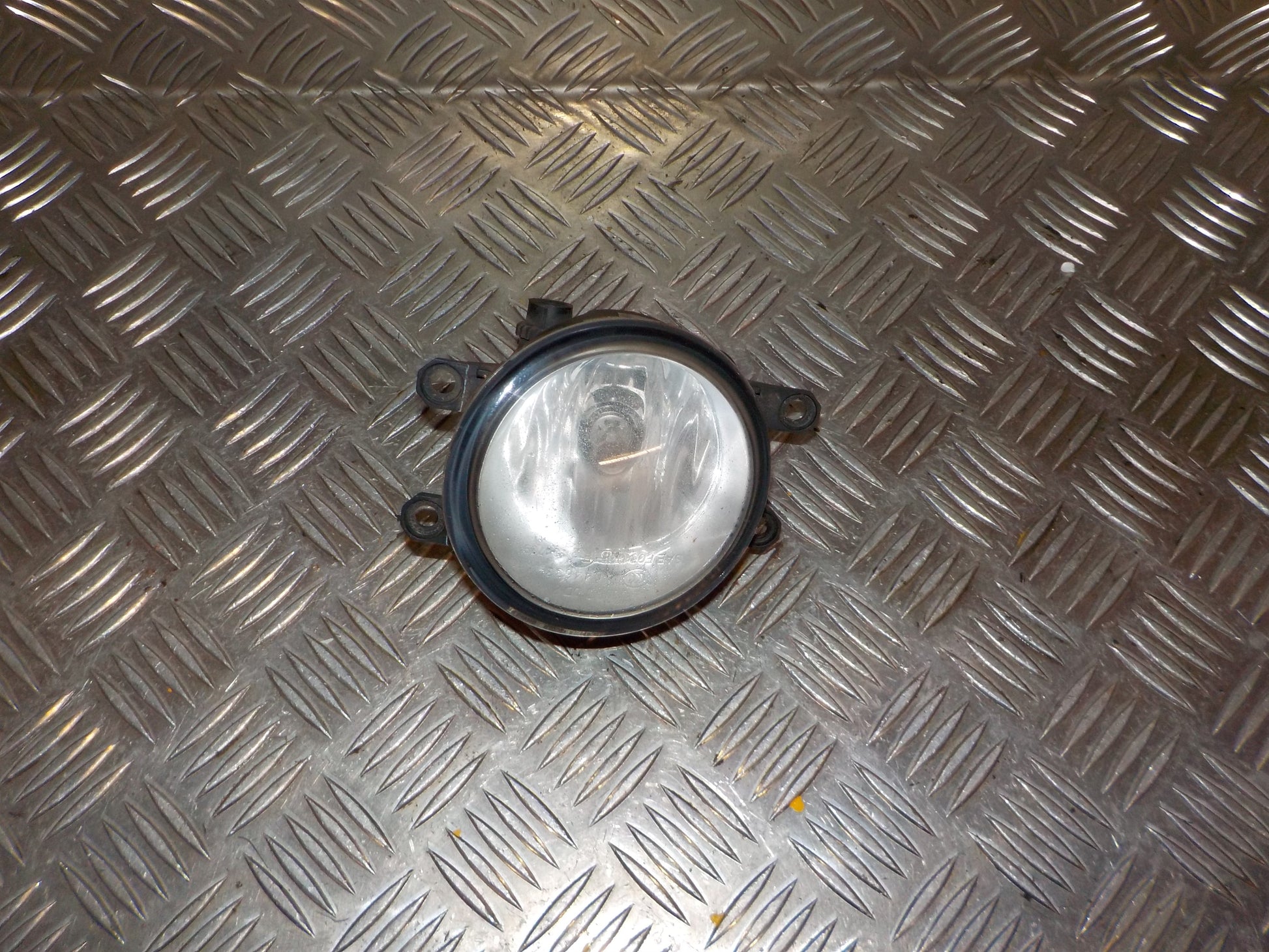 Toyota Aygo Tågelygte For Med OEM Nr. 812100D042 Fra Toyota Ophugger