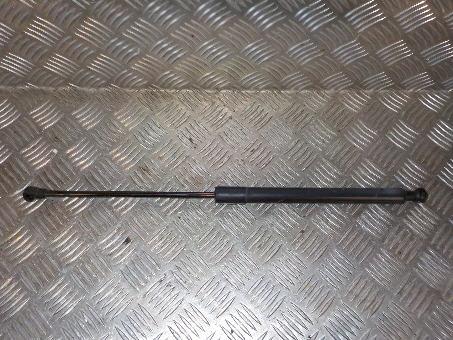 Citroen C3 II Bagklapsdæmper Med OEM Nr. 9683733980 Fra Citroen Ophugger