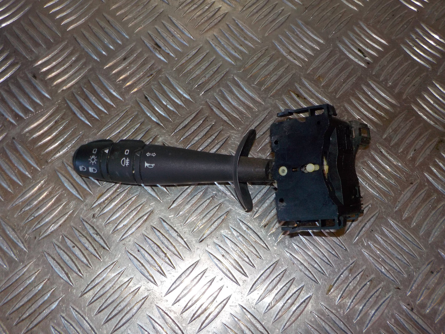 Renault Master Kontakt Blink Med OEM Nr. 8200251704 Fra Renault Ophugger