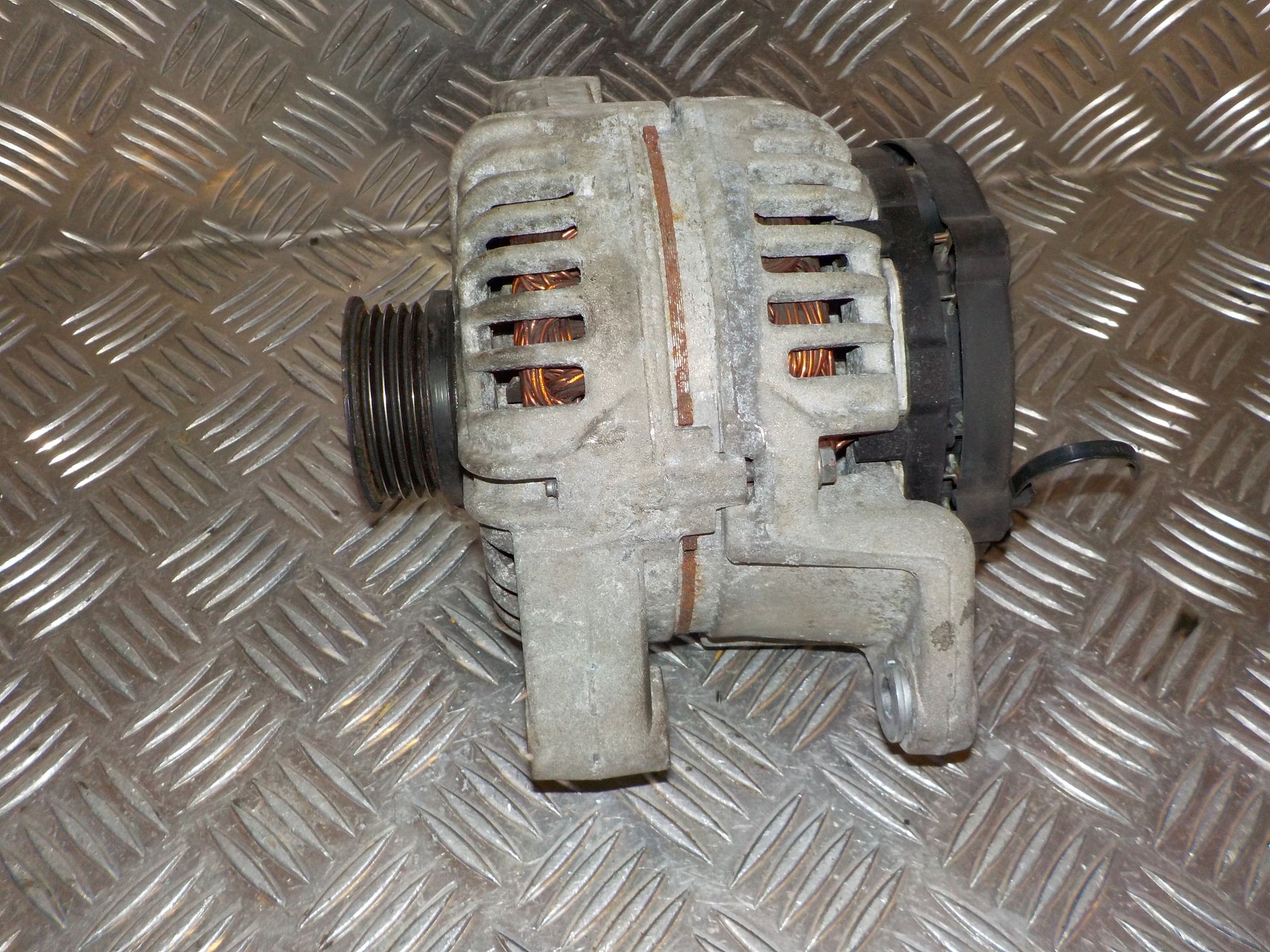 Opel Vectra C Generator Med OEM Nr. 0124425025 Fra Opel Ophugger