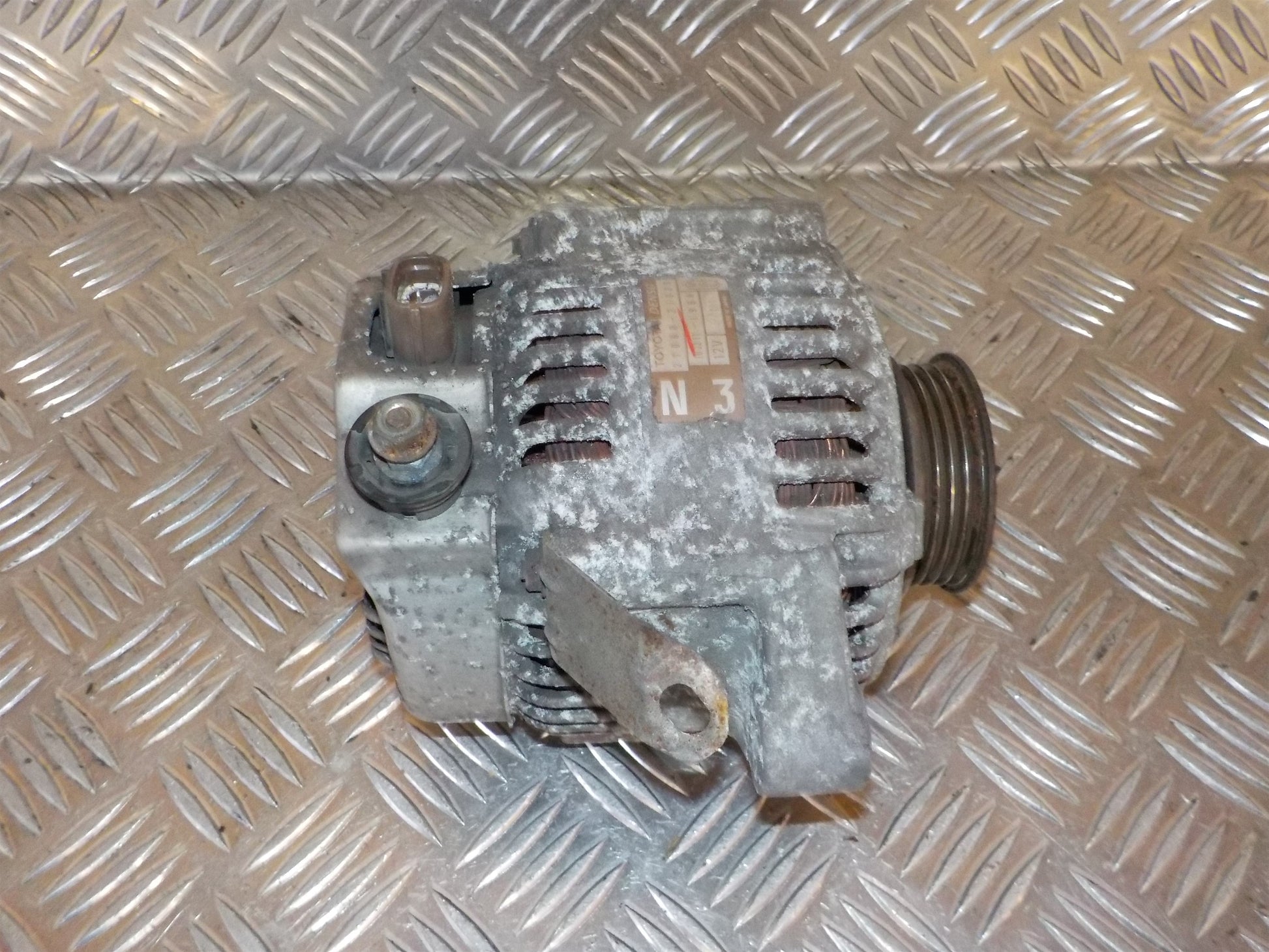 Toyota Yaris Verso Generator Med OEM Nr. 2706021020 Fra Toyota Ophugger