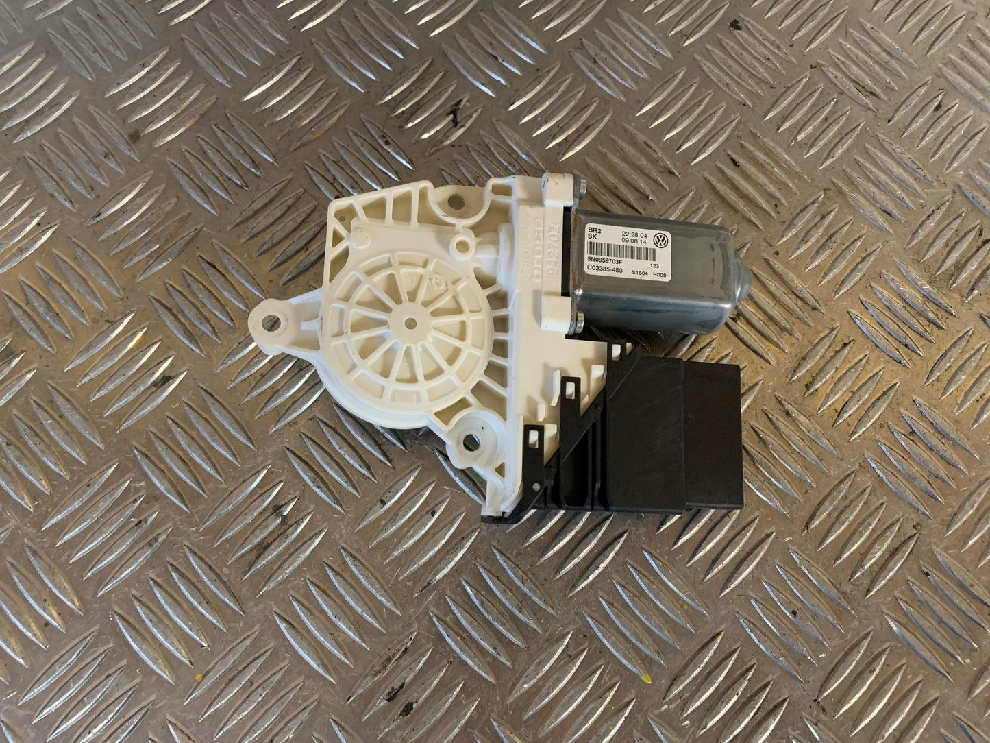 VW Tiguan 5N Rudemotor - Rudehejs Med OEM Nr. 7N0959704F Fra VW Ophugger
