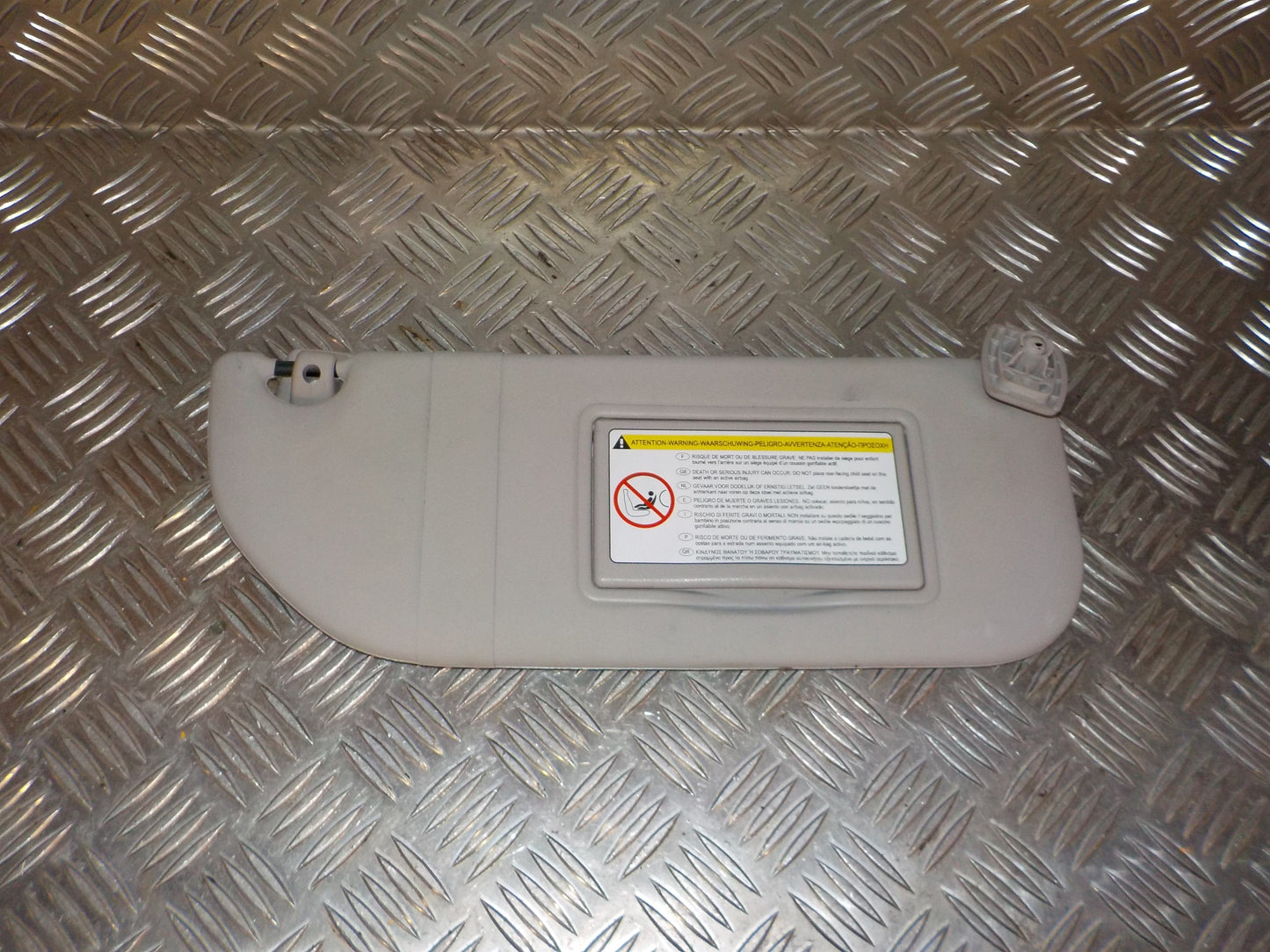 Toyota Aygo Solskærm Med OEM Nr. Ophugger Fra Toyota Ophugger