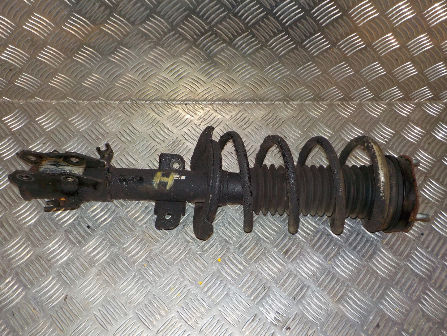 Mazda 2 De Fjederben For H Med OEM Nr. Ophugger Fra Mazda Ophugger