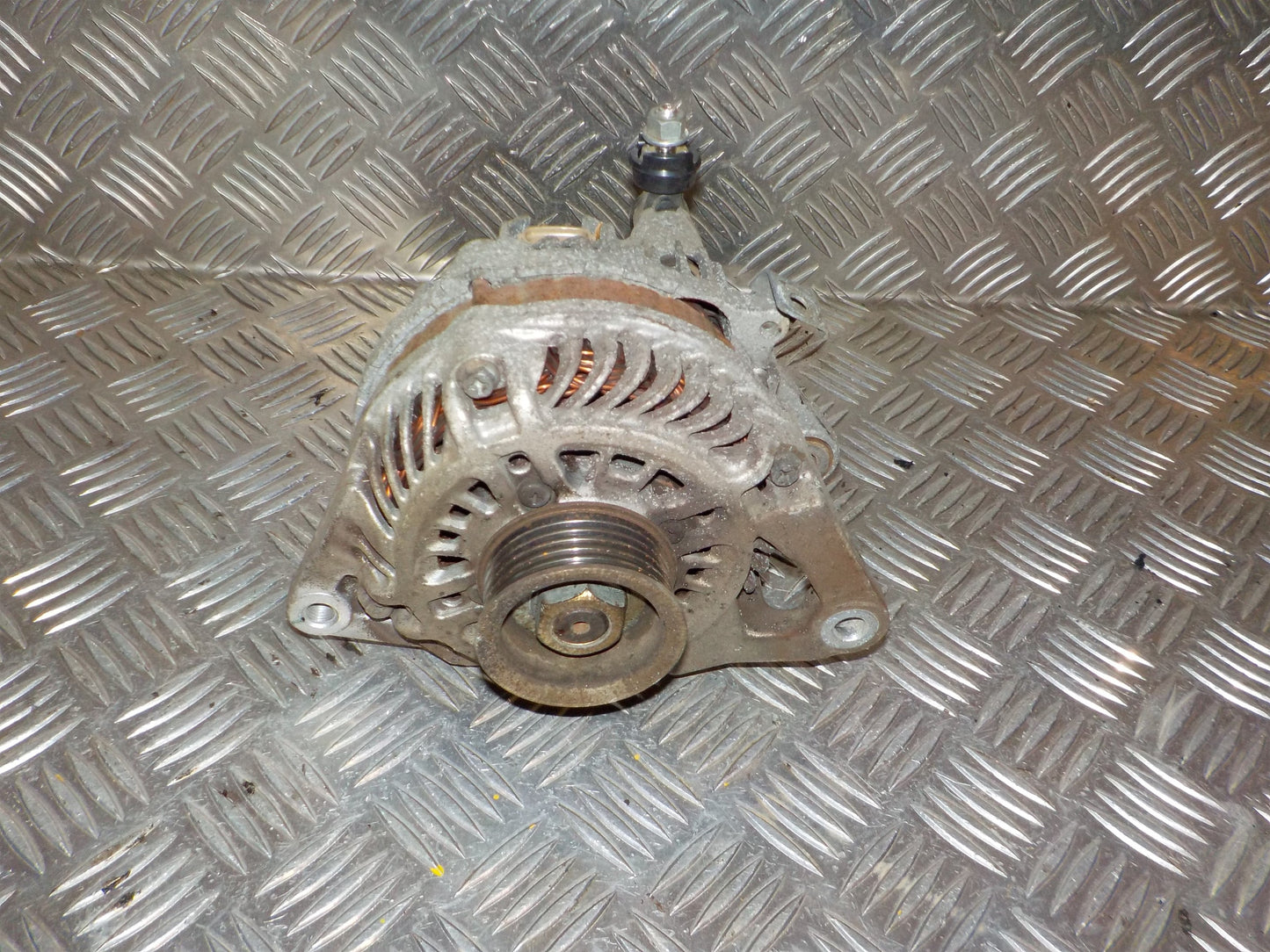 Mazda 2 De Generator Med OEM Nr. A2TG1391 Fra Mazda Ophugger